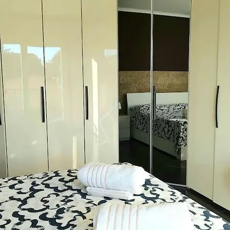 Bilocale Luminoso E Accogliente Zona Marche 아파트 *